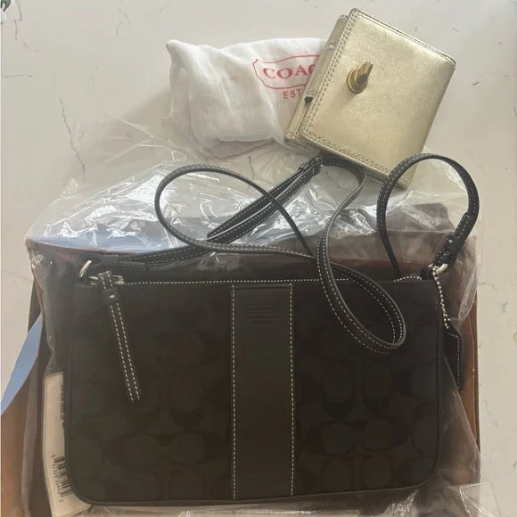 Coach black- clutch - Picture 1 of 2